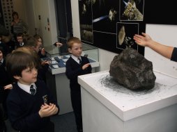 P1 and P2 visit the Planetarium
